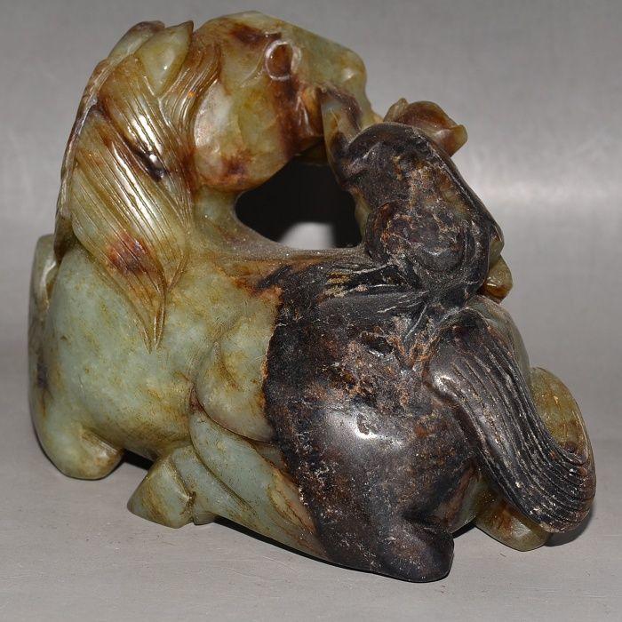 古玉老玉和田玉局部黑沁老坑老料马上封侯摆件