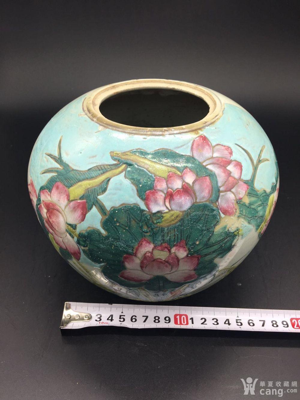 清代粉彩荷花西瓜罐