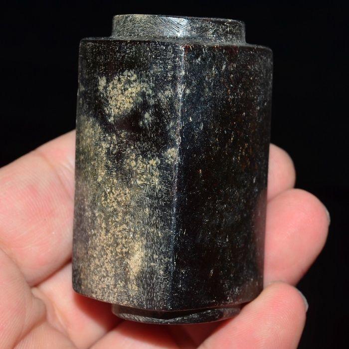 和田玉黑*黑沁通天孔玉琮