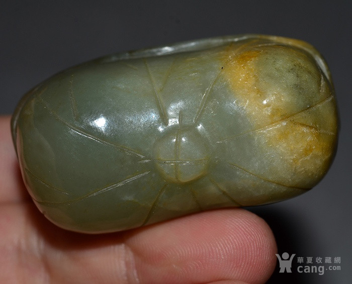 和田玉老坑青玉黄沁荷叶螭龙佩饰吊坠