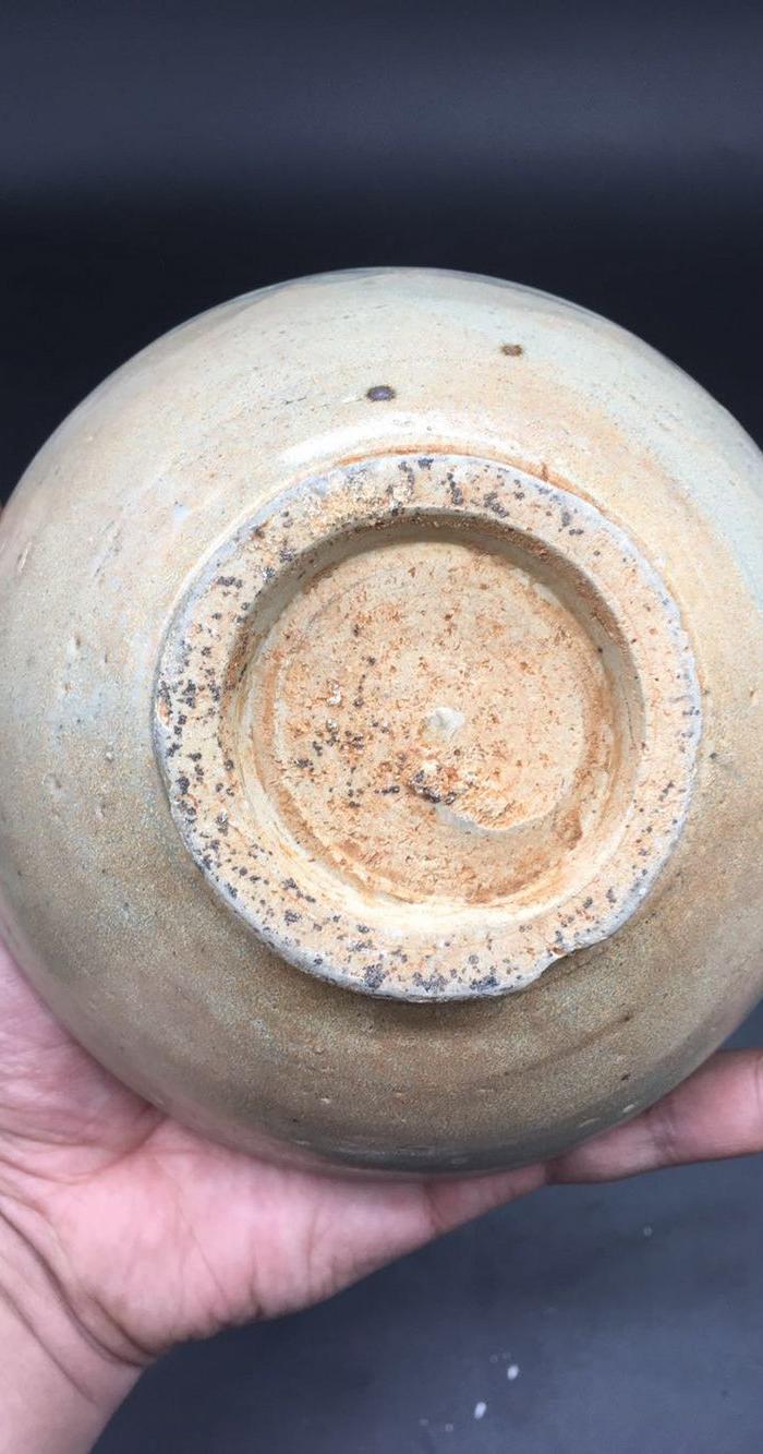 华夏古玩城 瓷器 其它 > 元代龙泉窑碗                   描述