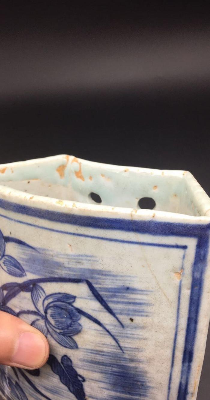 华夏古玩城 瓷器 其它 > 青岛青花荷花纹筷子笼