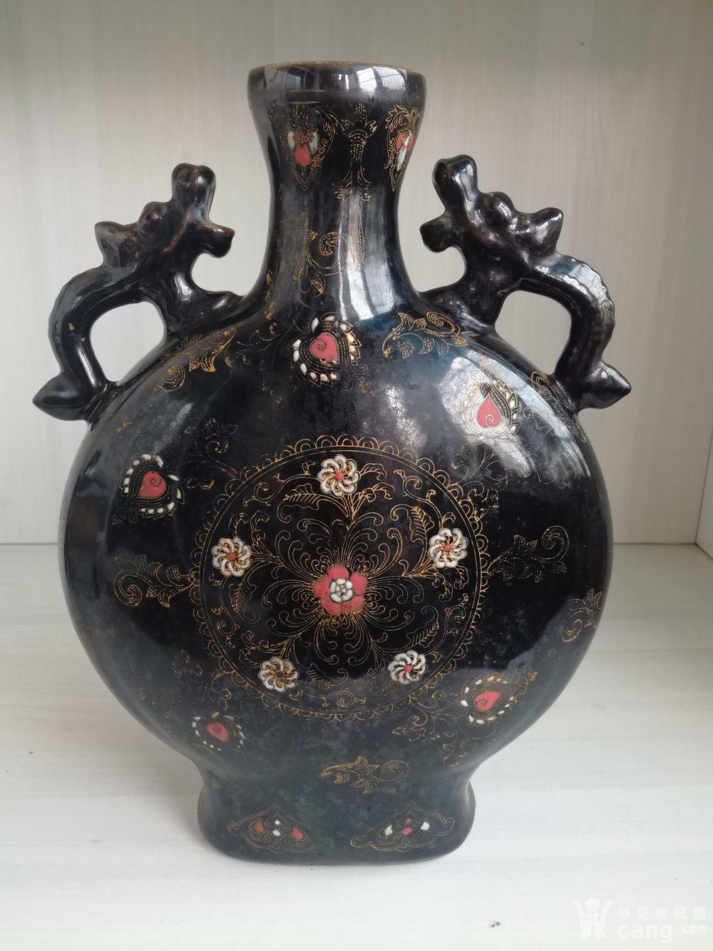 仿古工艺品 瓷器 清代乌金釉金彩龙耳扁壶 1,该器物为金彩乌金釉,胎质