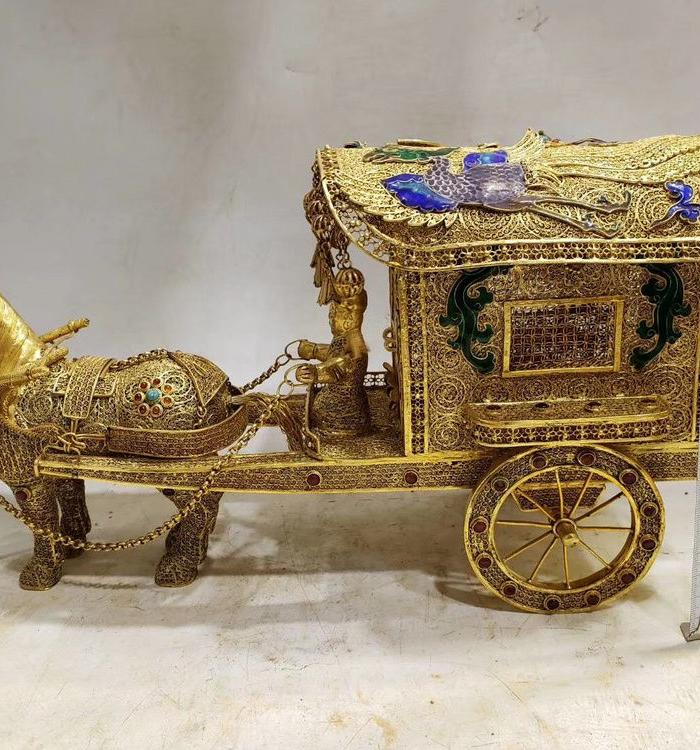 花丝纯银镶嵌宝石马拉车一套