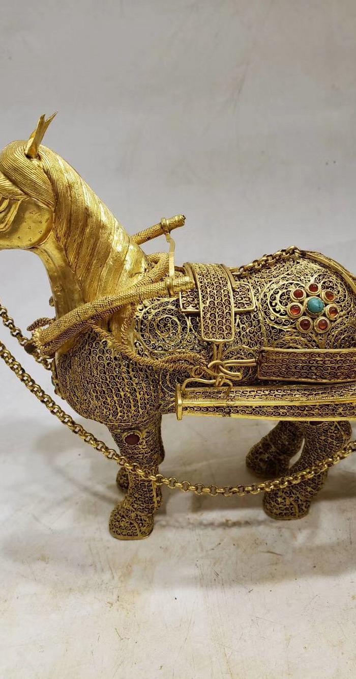 花丝纯银镶嵌宝石马拉车一套