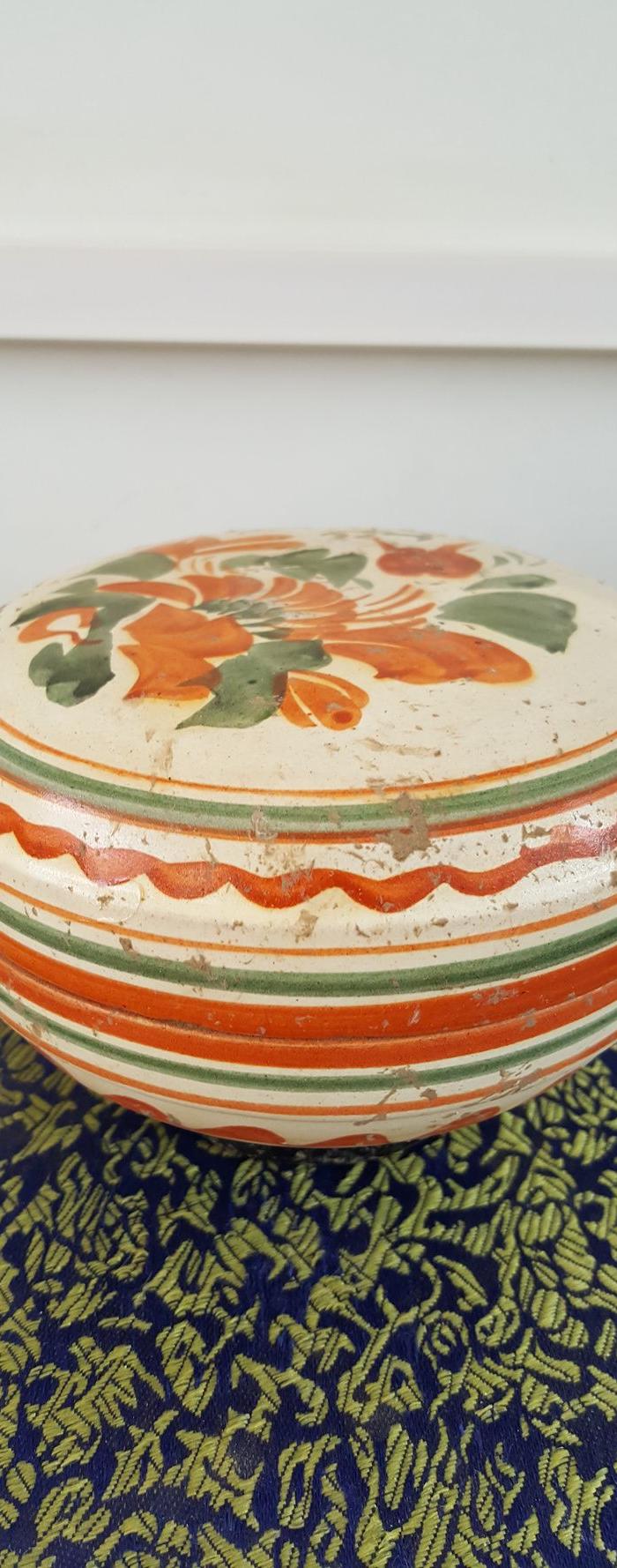 元代红绿彩胭脂盒