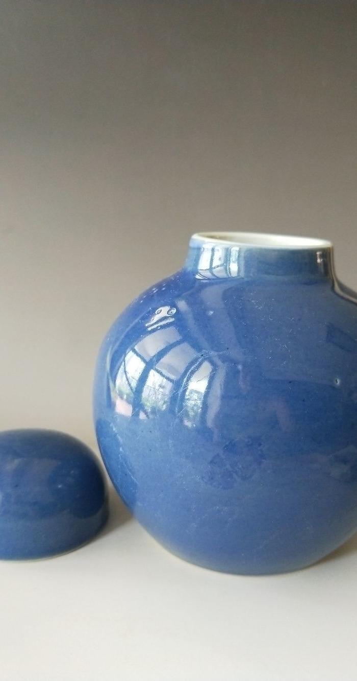 清代景德镇窑蓝釉小盖罐