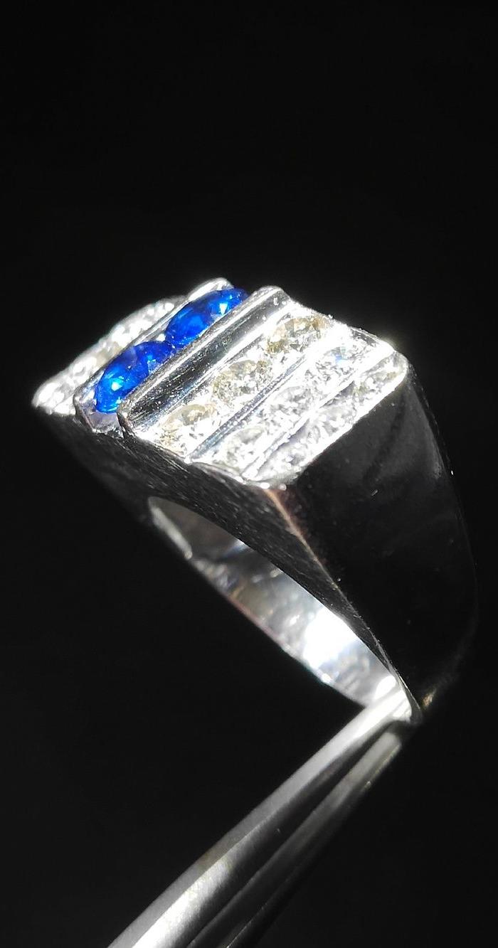 欧洲18k白金戒指镶蓝白钻戒指