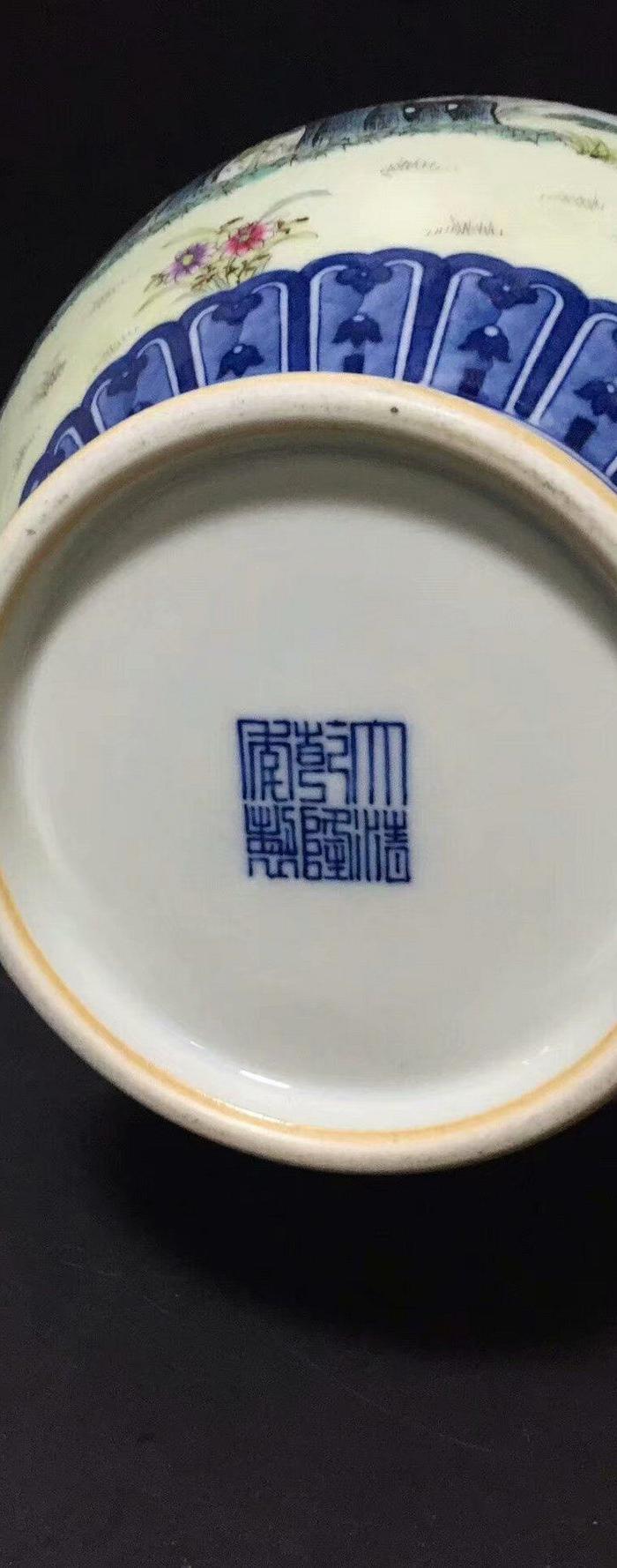 大清乾隆年制粉彩葫芦瓶