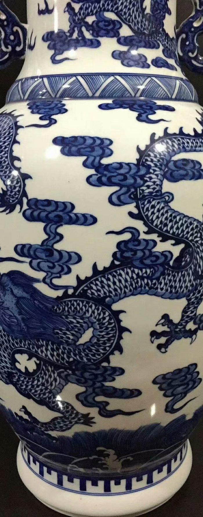 华夏古玩城 瓷器 明清 > 大清乾隆年制青花龙纹双耳花瓶 品相:全品