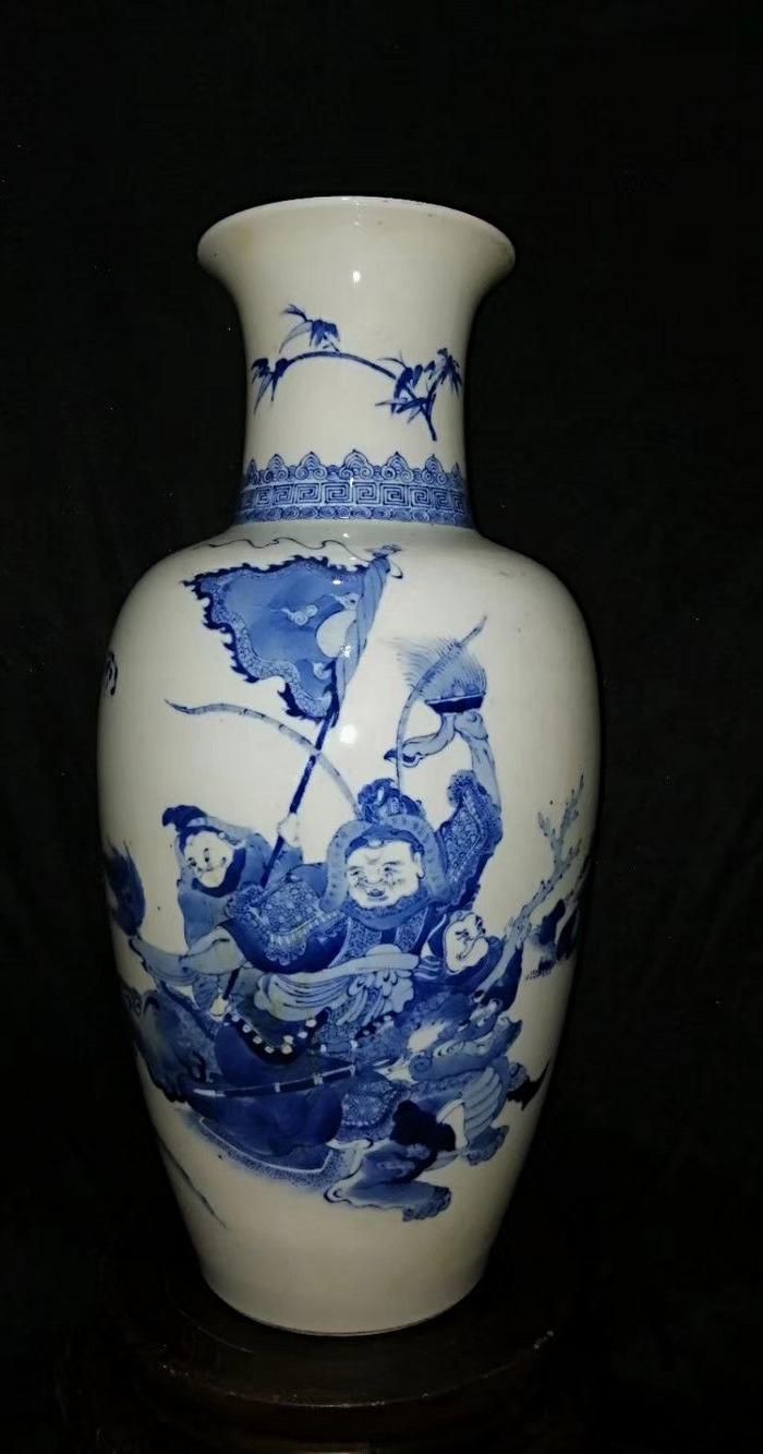 清代 乾隆青花人物花瓶