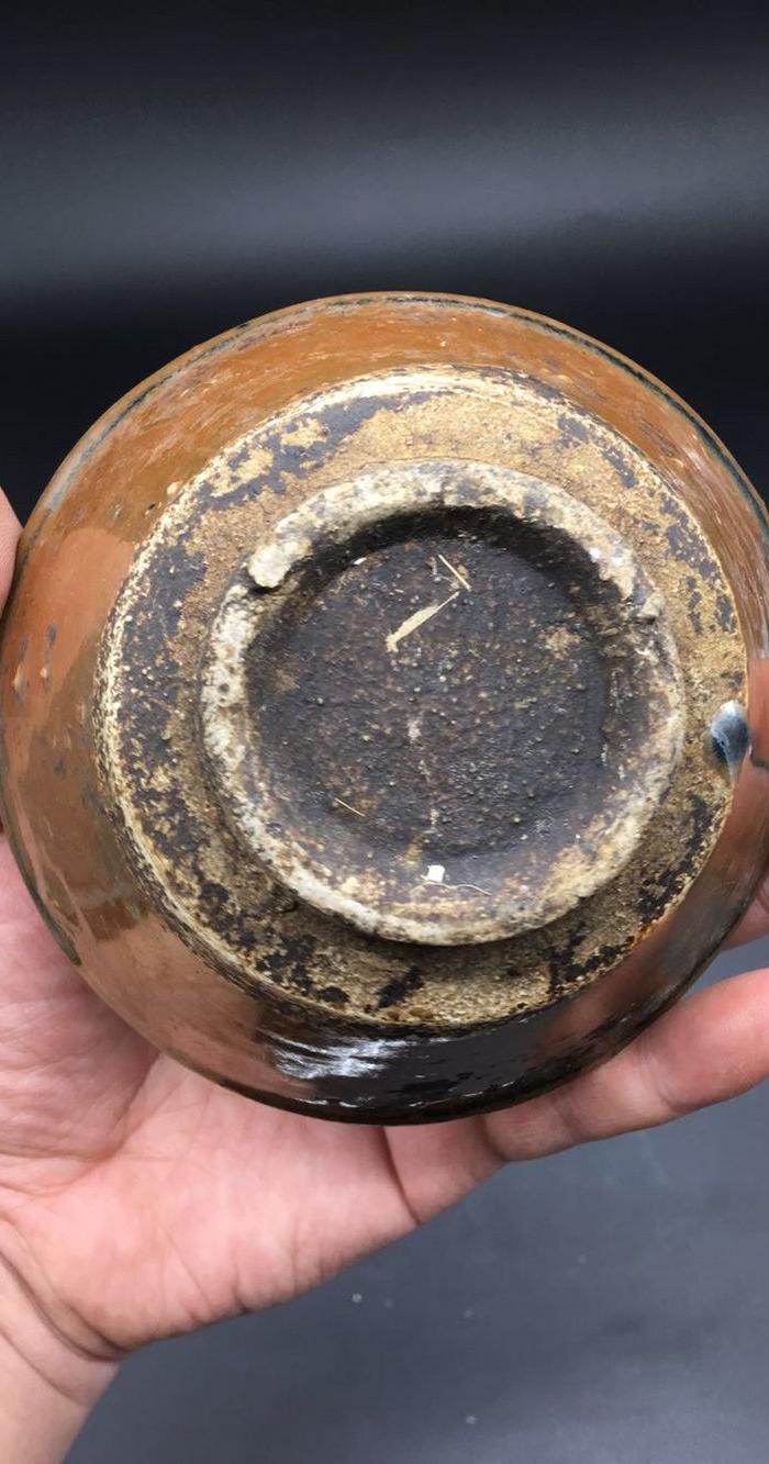 华夏古玩城 瓷器 其它 > 明代酱釉碗                   描述