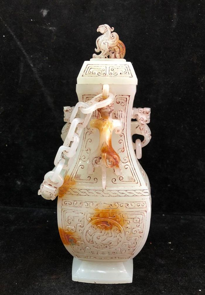 华夏古玩城 玉器 高古 > 链条玉瓶 年代:秦两汉魏晋 表现形式:摆件