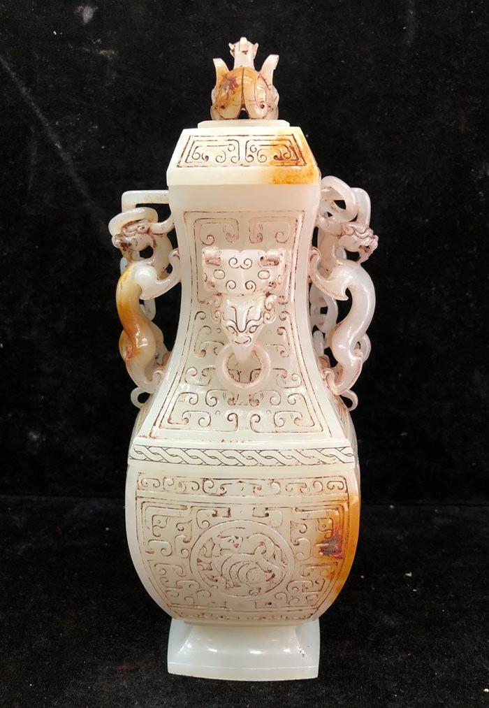 华夏古玩城 玉器 高古 > 链条玉瓶 年代:秦两汉魏晋 表现形式:摆件