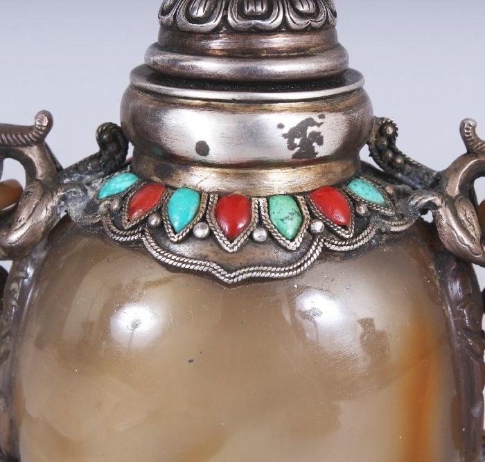 清中晚期 蒙古风格玛瑙包银螭龙双耳鼻烟壶