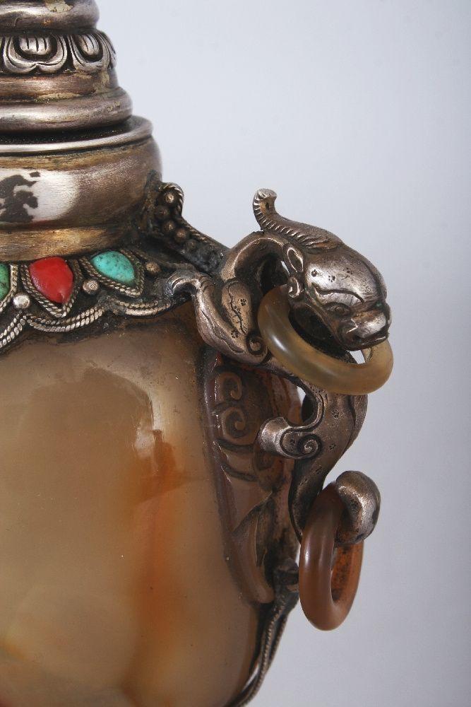 清中晚期 蒙古风格玛瑙包银螭龙双耳鼻烟壶