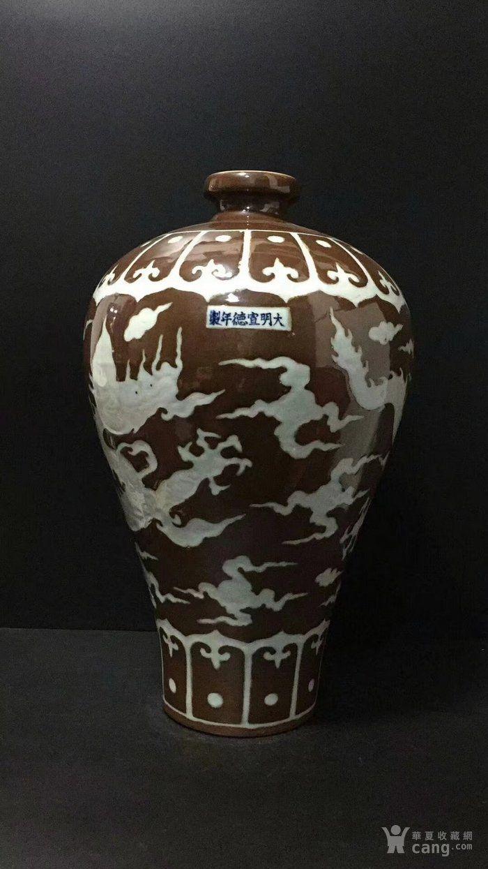 大明宣德年制紫金釉刻龙纹梅瓶