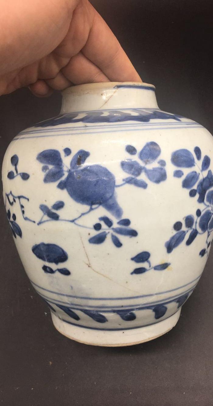 明代青花树叶款罐