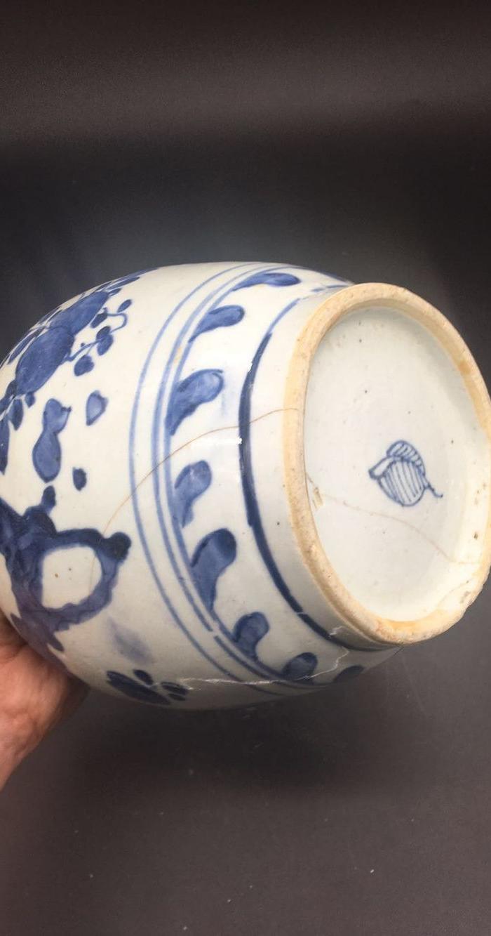 明代青花树叶款罐