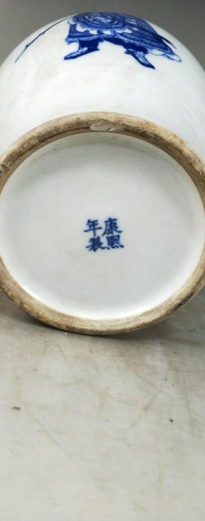 华夏古玩城 瓷器 明清 > 康熙款青花水浒人物纹赏瓶