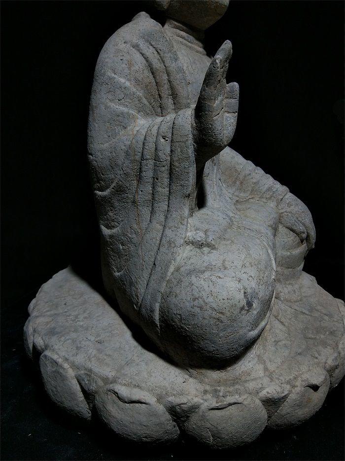 明代太湖石坐佛