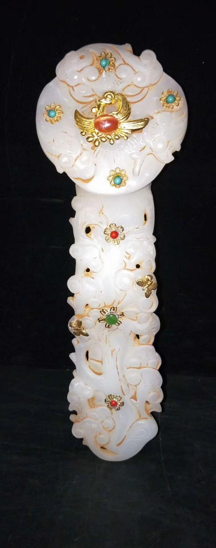 清代镶嵌和田玉宝石如意摆件.做工精细,保存完整