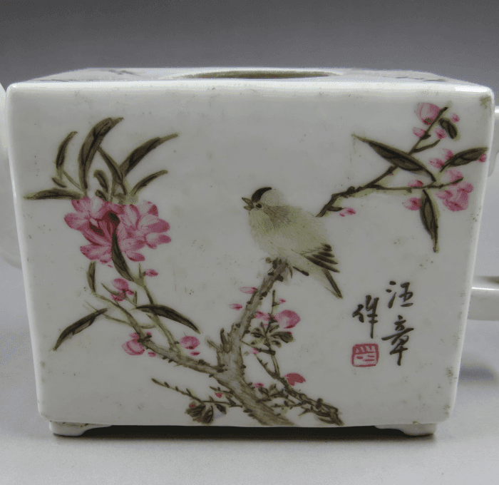 汪章 浅绛彩花鸟壶