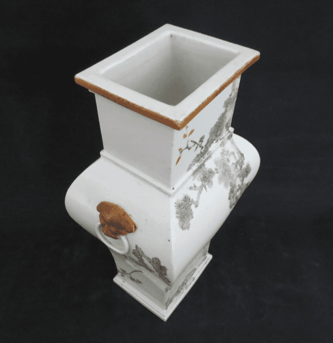 金品卿 浅绛彩花鸟人物瓶一对