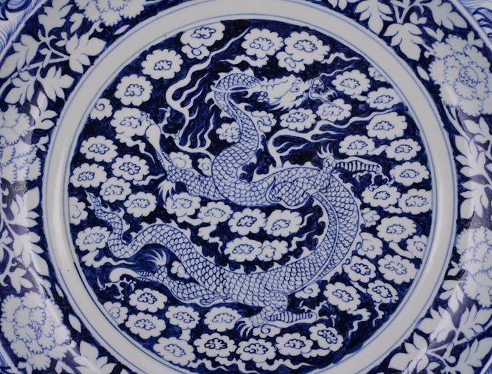 元青花牡丹花卉云龙纹大盘