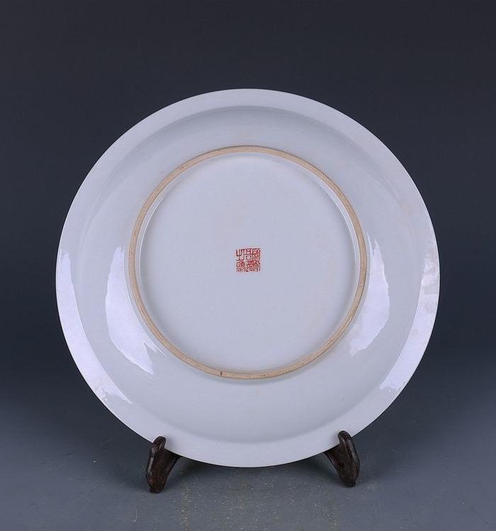 华夏古玩城 瓷器 民国 > 民国珠山八友王步作罗汉纹折沿盘 年代:民国