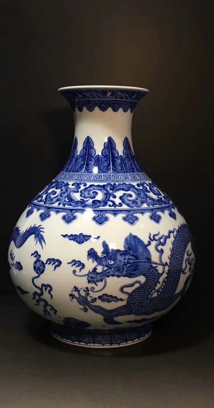 华夏古玩城 瓷器 明清 > 大清雍正年制青花双龙纹玉壶春瓶