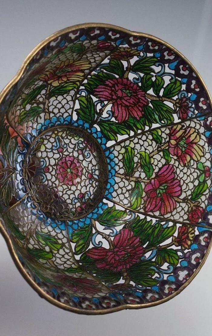 脱胎掐丝珐琅 镂空雕 莲花口碗