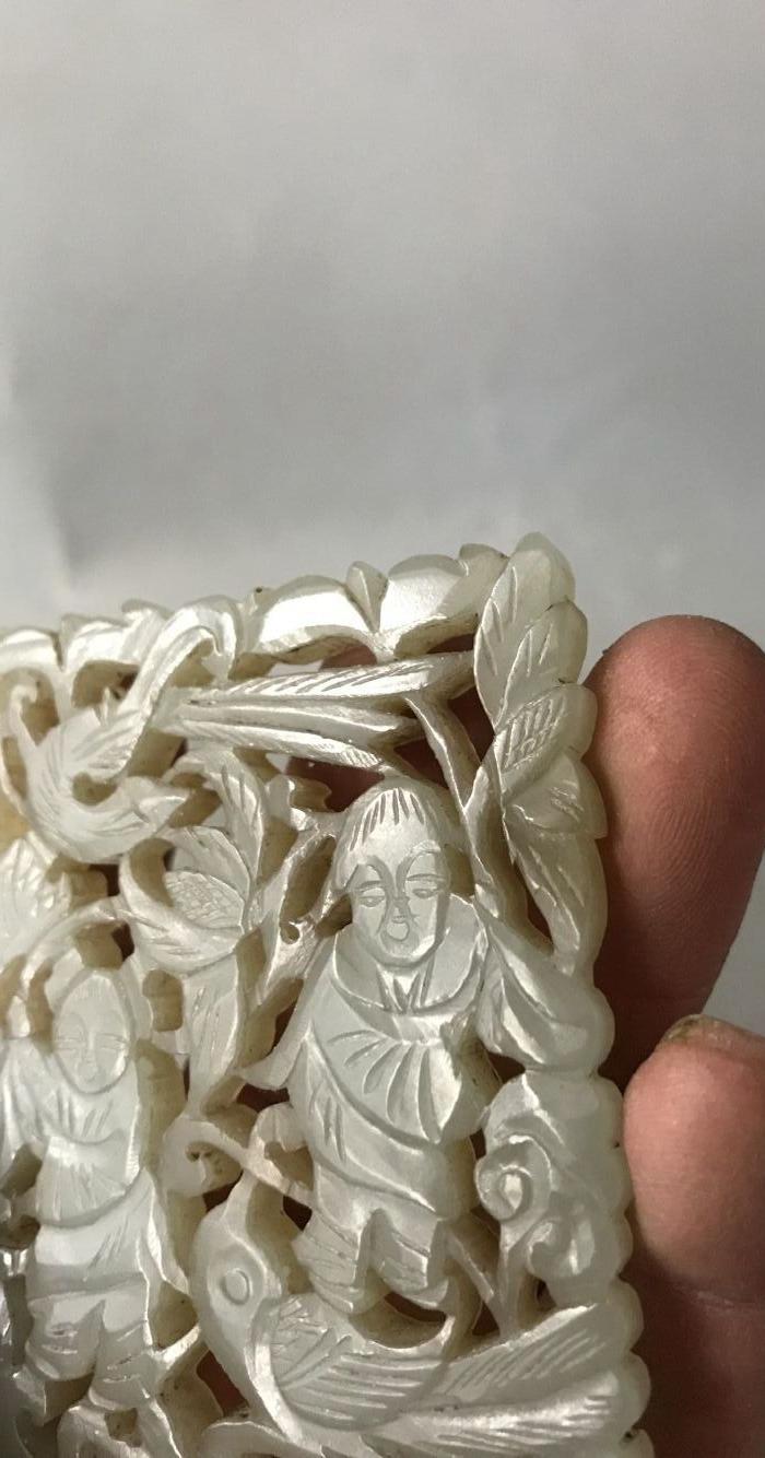 青玉人物镂空牌子