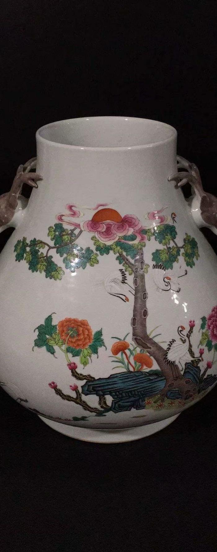 大清乾隆年制粉彩尊