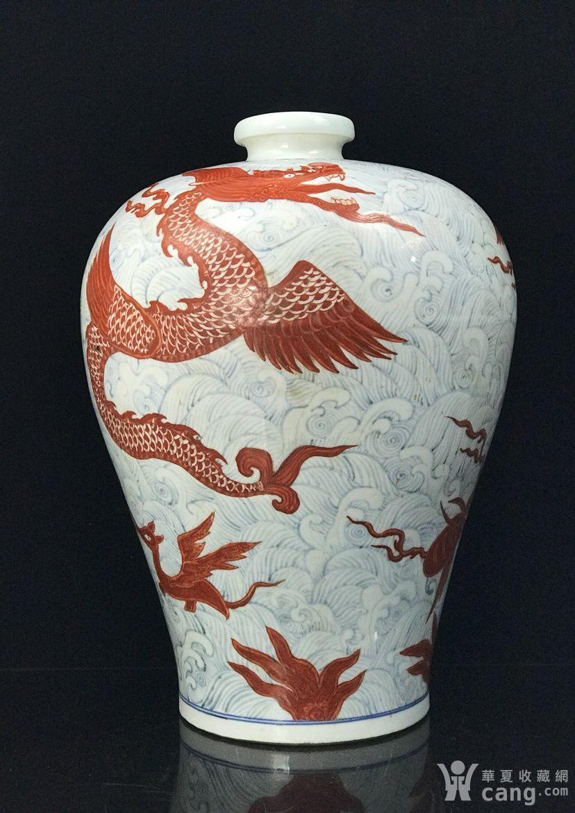 明宣德青花矾红飞龙海兽纹梅瓶