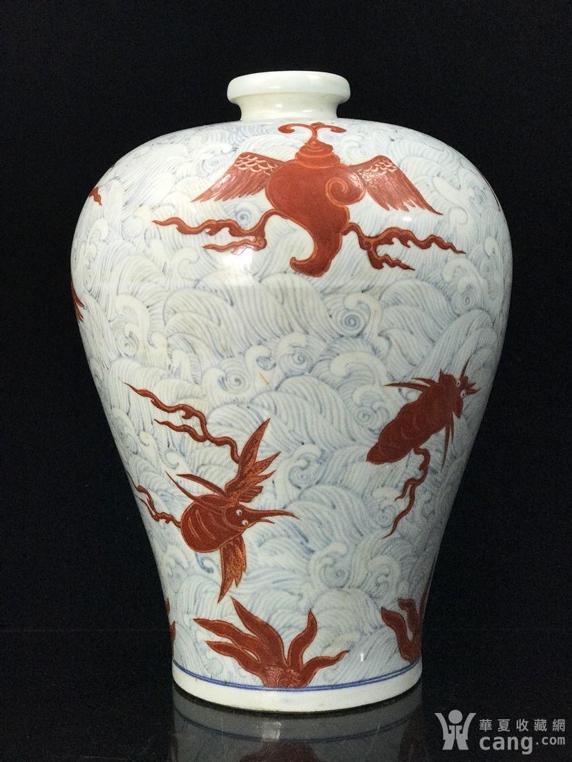 明宣德青花矾红飞龙海兽纹梅瓶