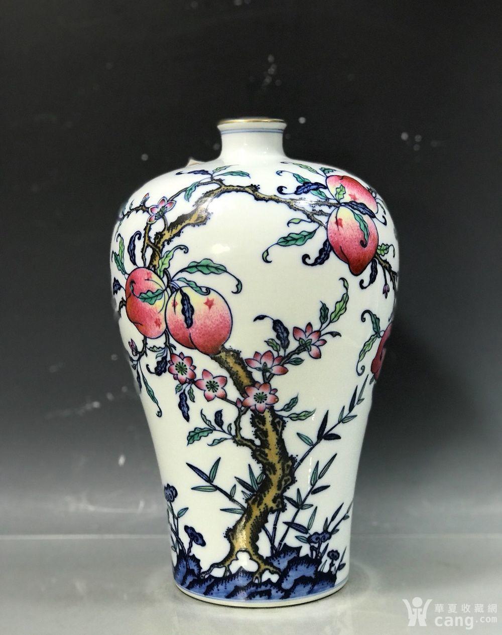 清雍正斗彩九桃纹梅瓶