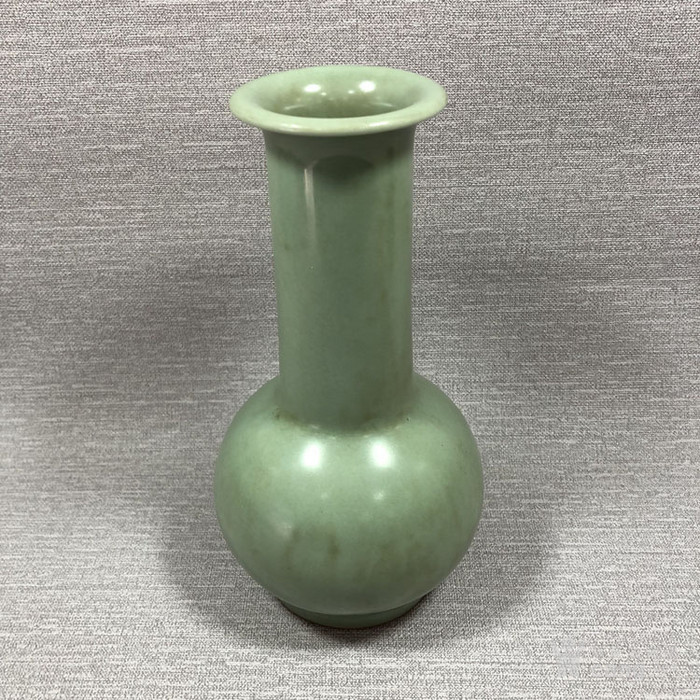 长颈瓶*瓷器官窑龙泉窑瓷瓶旧藏老瓷瓶 年代:宋代 艺术类别:单色釉