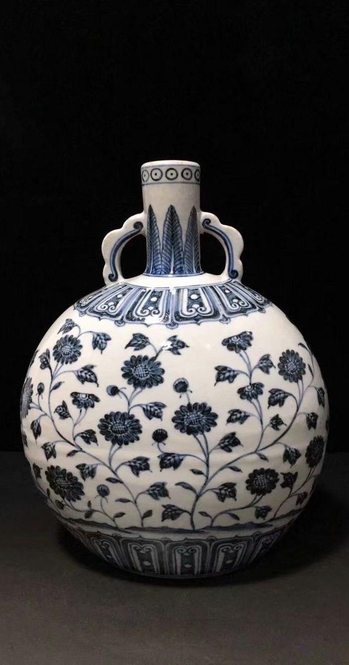 华夏古玩城 瓷器 明清 > 大明宣德年制双耳抱月瓶 品相:全品