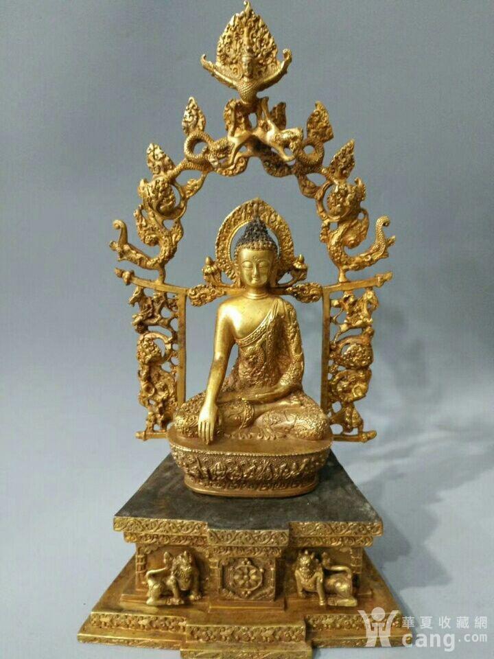 尼泊尔回流铜鎏金带背光 释迦摩尼佛