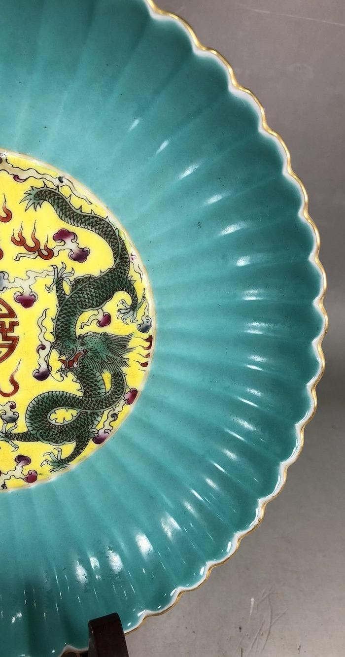 q代珐琅彩描金双龙戏珠花边盘