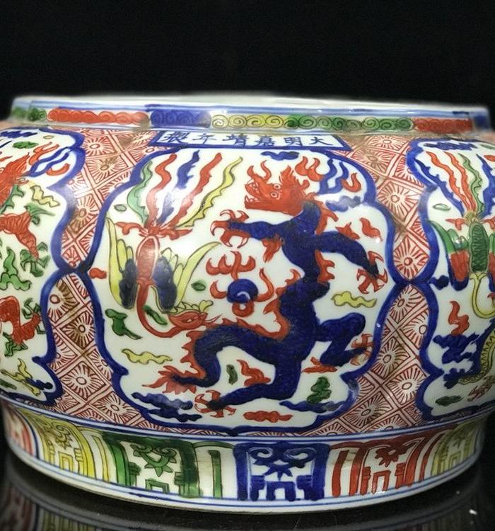 明嘉靖斗彩龙凤纹南瓜盖罐