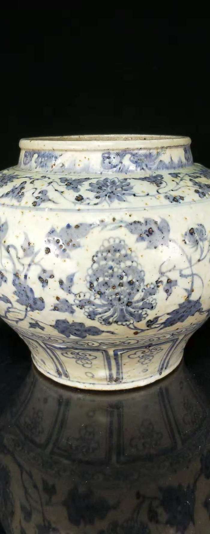 华夏古玩城 瓷器 其它 > 元代青花缠枝花卉罐                   描述
