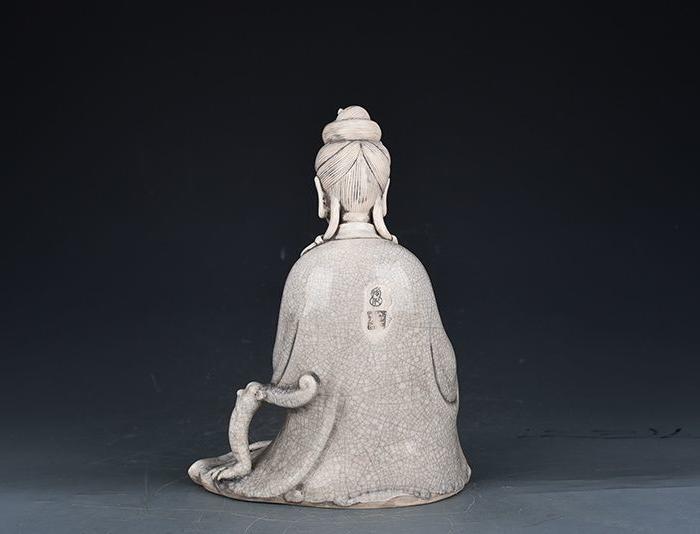 德化窑何朝宗款哥釉观音