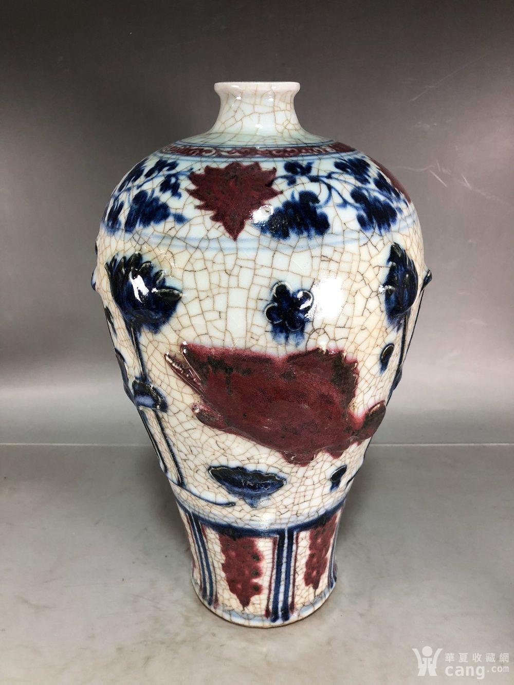 仿古工艺品 瓷器 元代青花釉里红开片雕刻鱼藻纹梅瓶 报价记录 服务