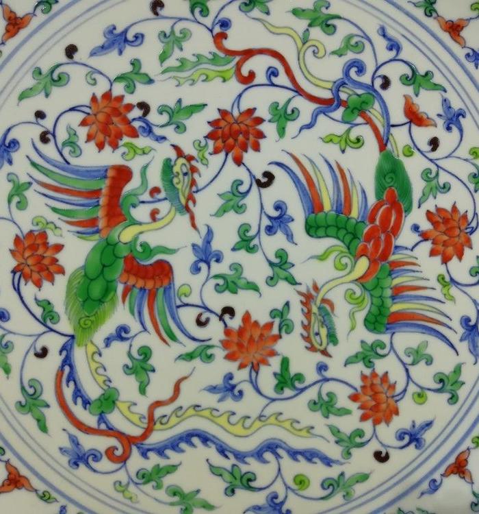 明成化斗彩团凤纹盘