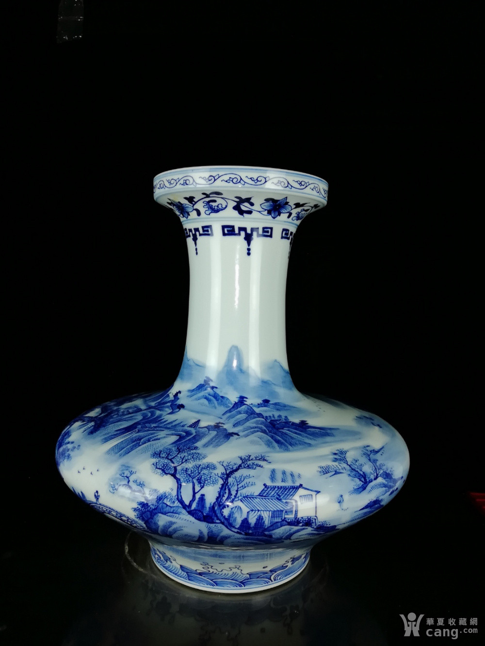 清一品堂山水凤景纹扁肚瓶