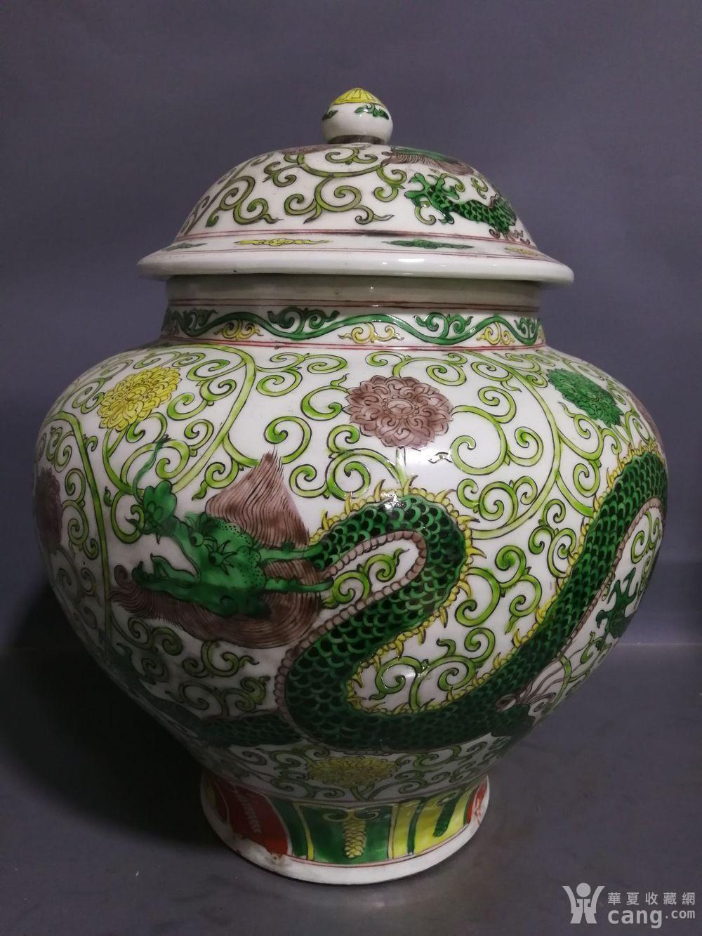 明代素三彩龙纹罐