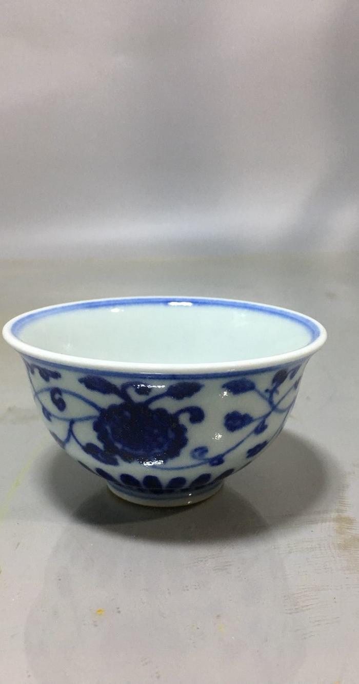 青花花卉纹压手杯