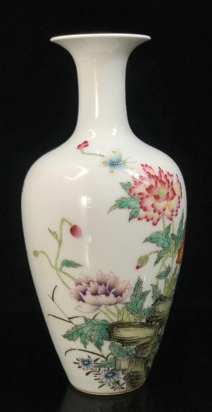 清雍正粉彩花蝶纹花瓶 24x12